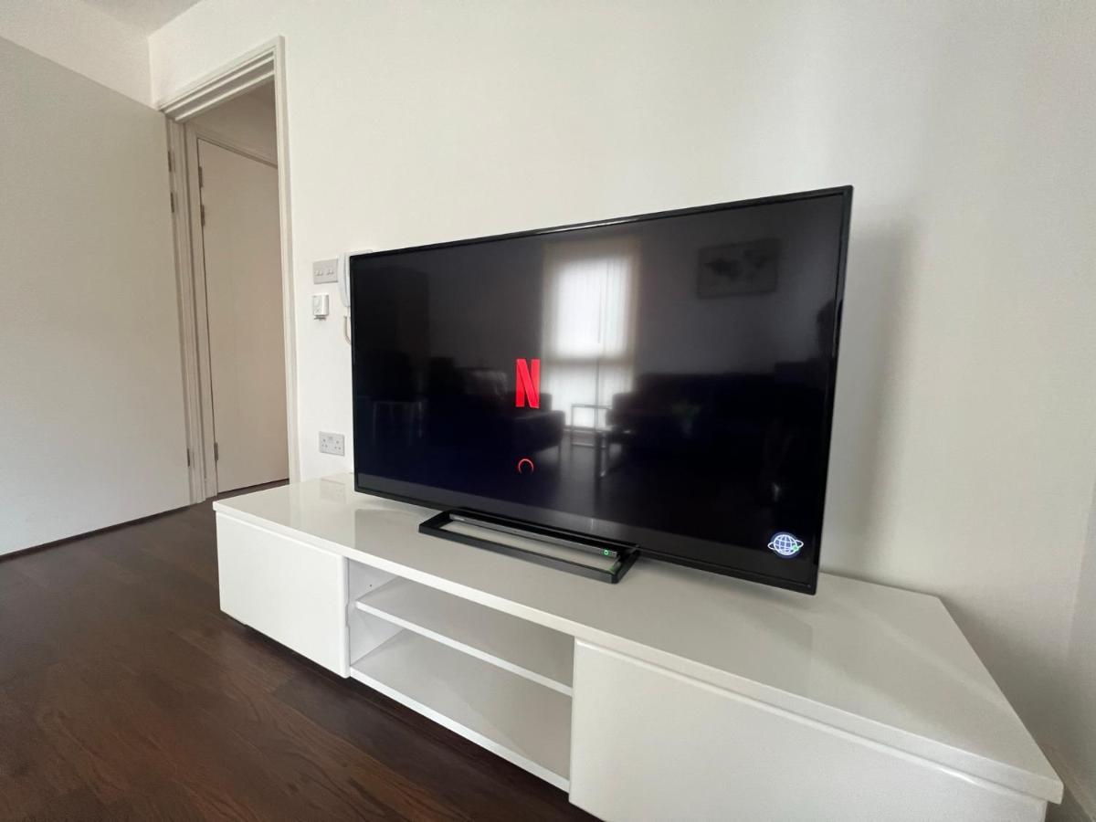 Modern 2Br 2Ba Apt Wparking Sleeps 6 Comfortably Лондон Экстерьер фото